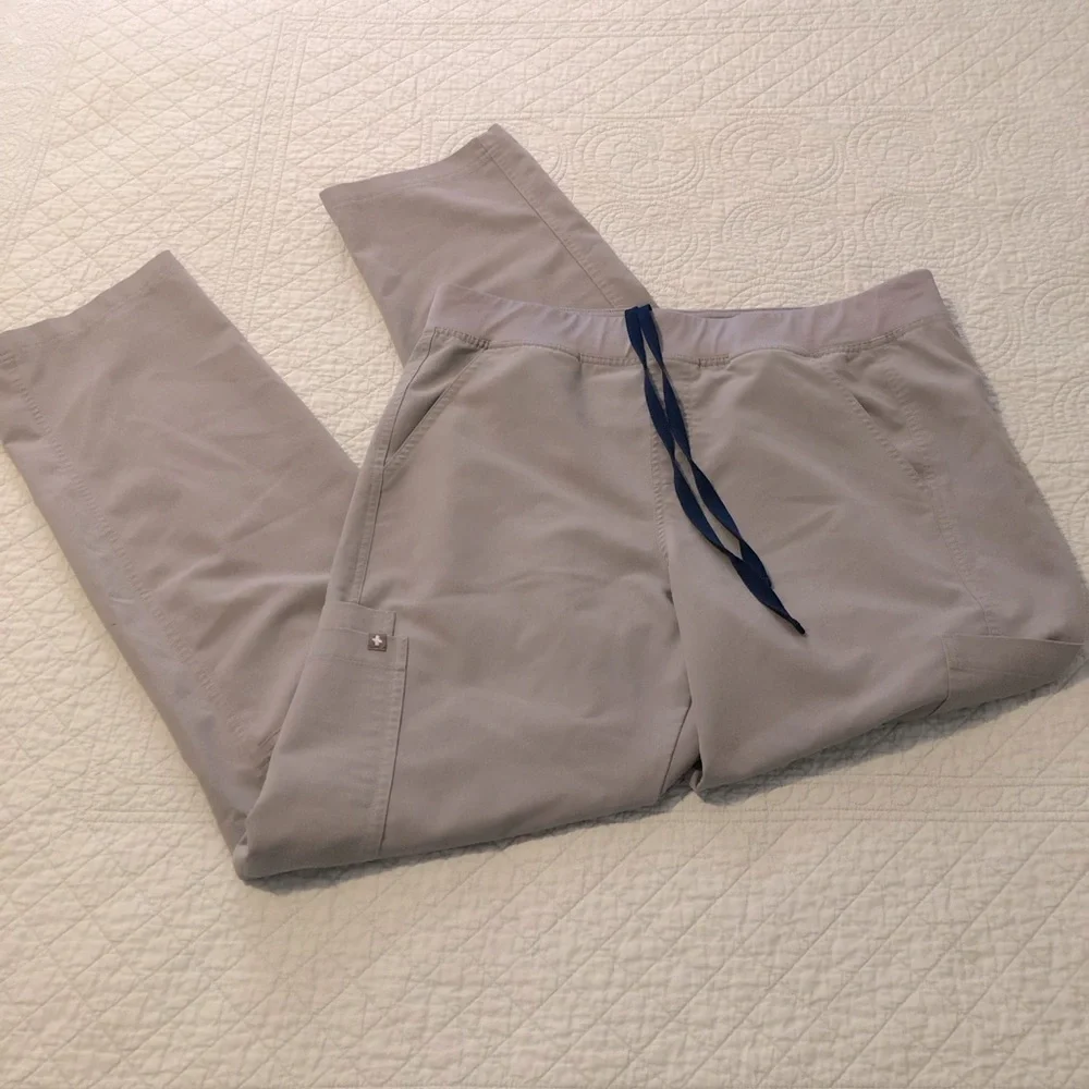 Figs Axim Cargo Scrub Pants. Size large. Gray.